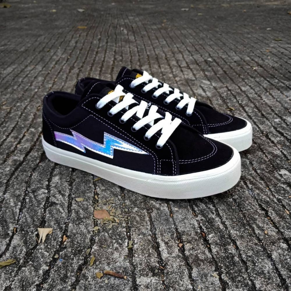 18 Rekomendasi Brand Sneakers Lokal, Pas buat Lebaran! 18 Rekomendasi Brand Sneakers Lokal, Pas buat Lebaran!