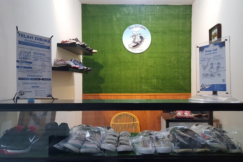 Tips Rawat Sepatu Putih Supaya Awet dan Bersih - Blog KlikIndomaret Tips Rawat Sepatu Putih Supaya Awet dan Bersih - Blog KlikIndomaret