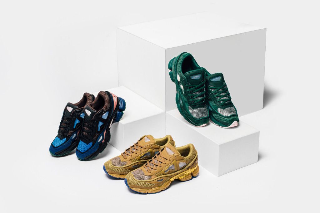 Kolaborasi Raf Simons x Adidas Ozweego yang jadi ikon mode avant-garde modern