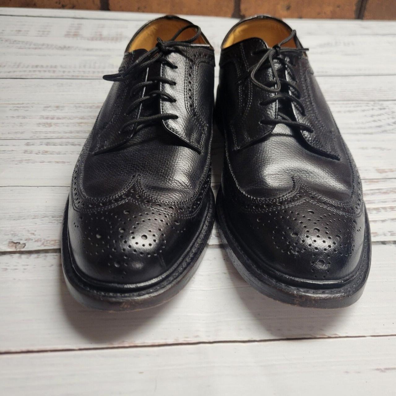 Florsheim Kenmoor Longwing memadukan keanggunan klasik dengan detail brogue elegan