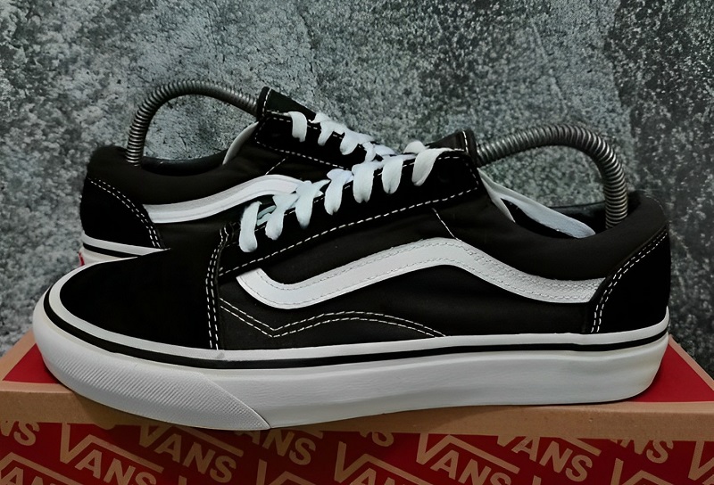 Pin oleh Revinz Sadewa di Sepatu vans | Sepatu vans, Vans, Penyimpanan foto Gaya kasual ringan yang tak lekang waktu lewat Vans Authentic Canvas klasik