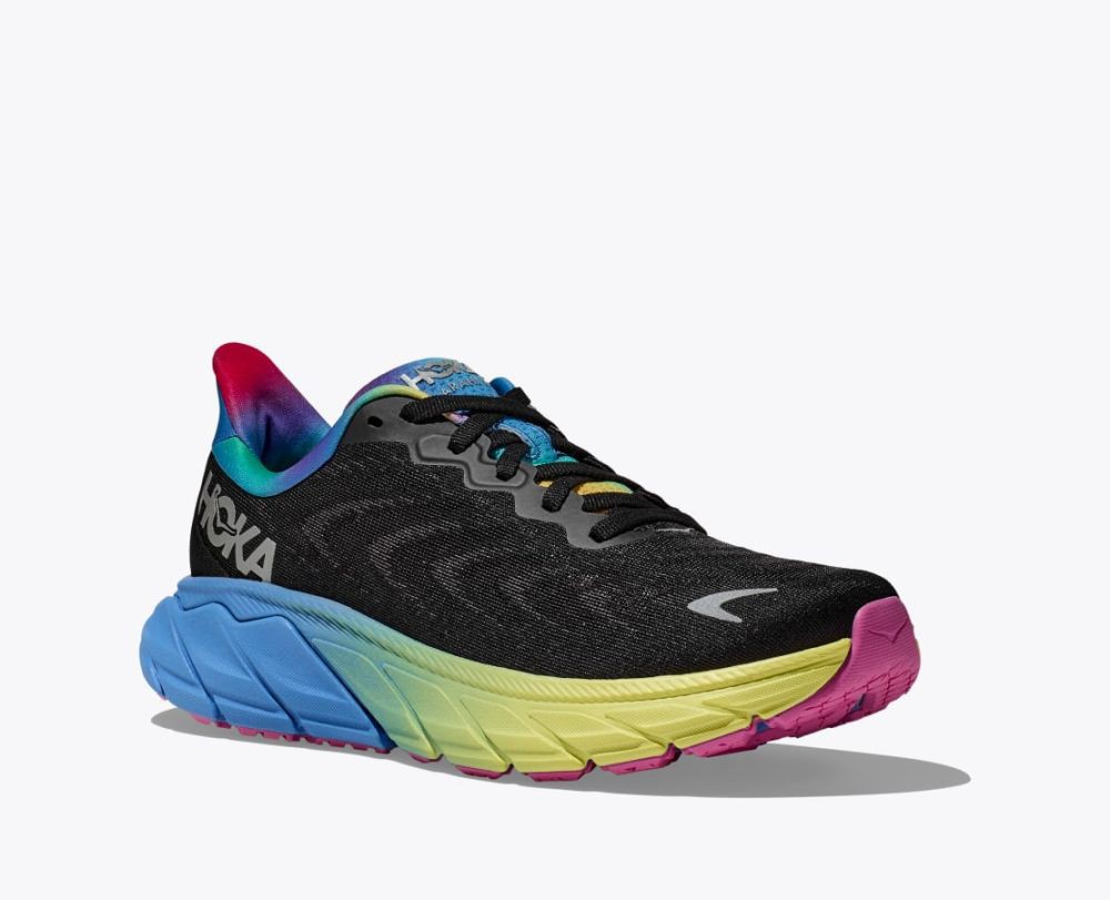 10 Rekomendasi Sepatu Hoka Terbaik untuk Lari, Super Empuk!