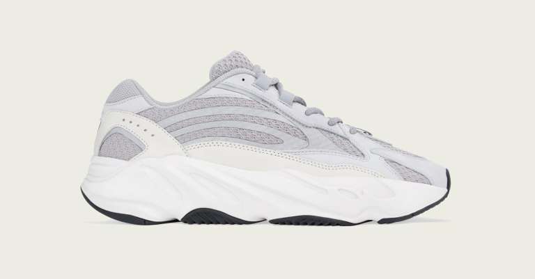 Yeezy Boost 700, desain chunky khas Kanye West yang tetap dominan di tren