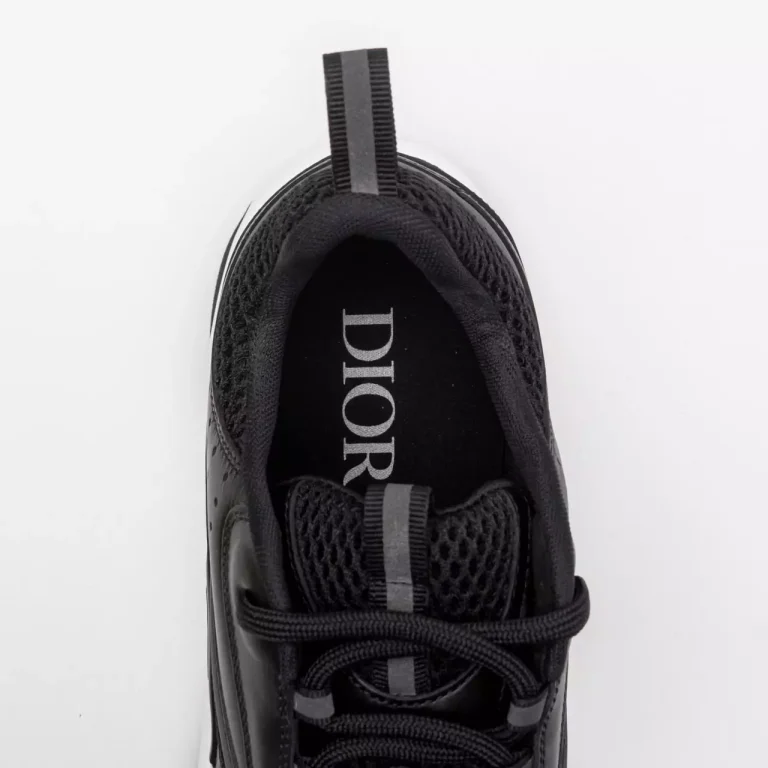 Kenyamanan premium dalam siluet tegas Dior Homme B22 Runner terbaru