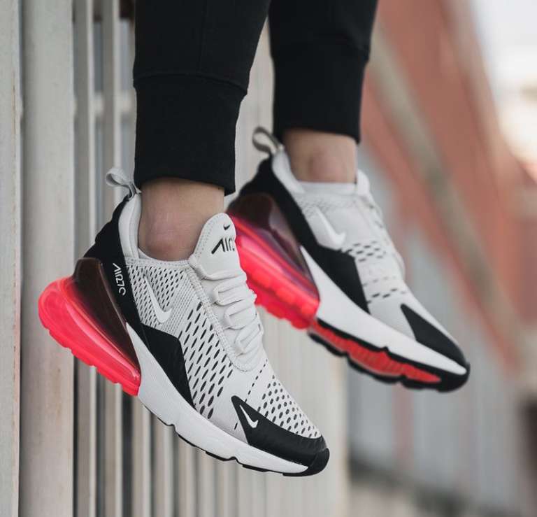 Nike Air Max 270 hadir dengan sol besar yang empuk dan tampilan modern sleek