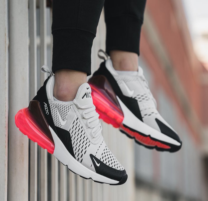 Nike Air Max 270 hadir dengan sol besar yang empuk dan tampilan modern sleek
