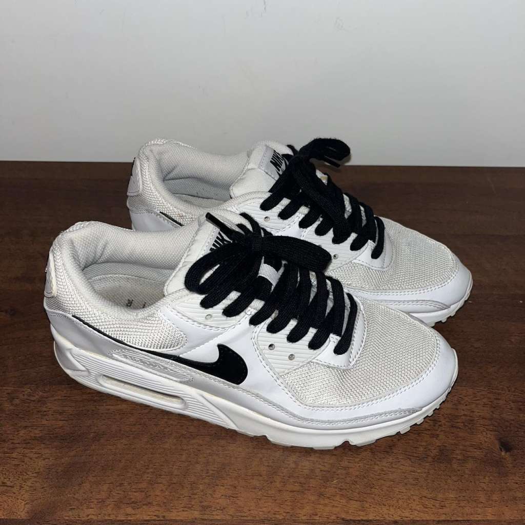 Desain abadi dan nyaman, Nike Air Max 90 masih jadi favorit penggemar retro