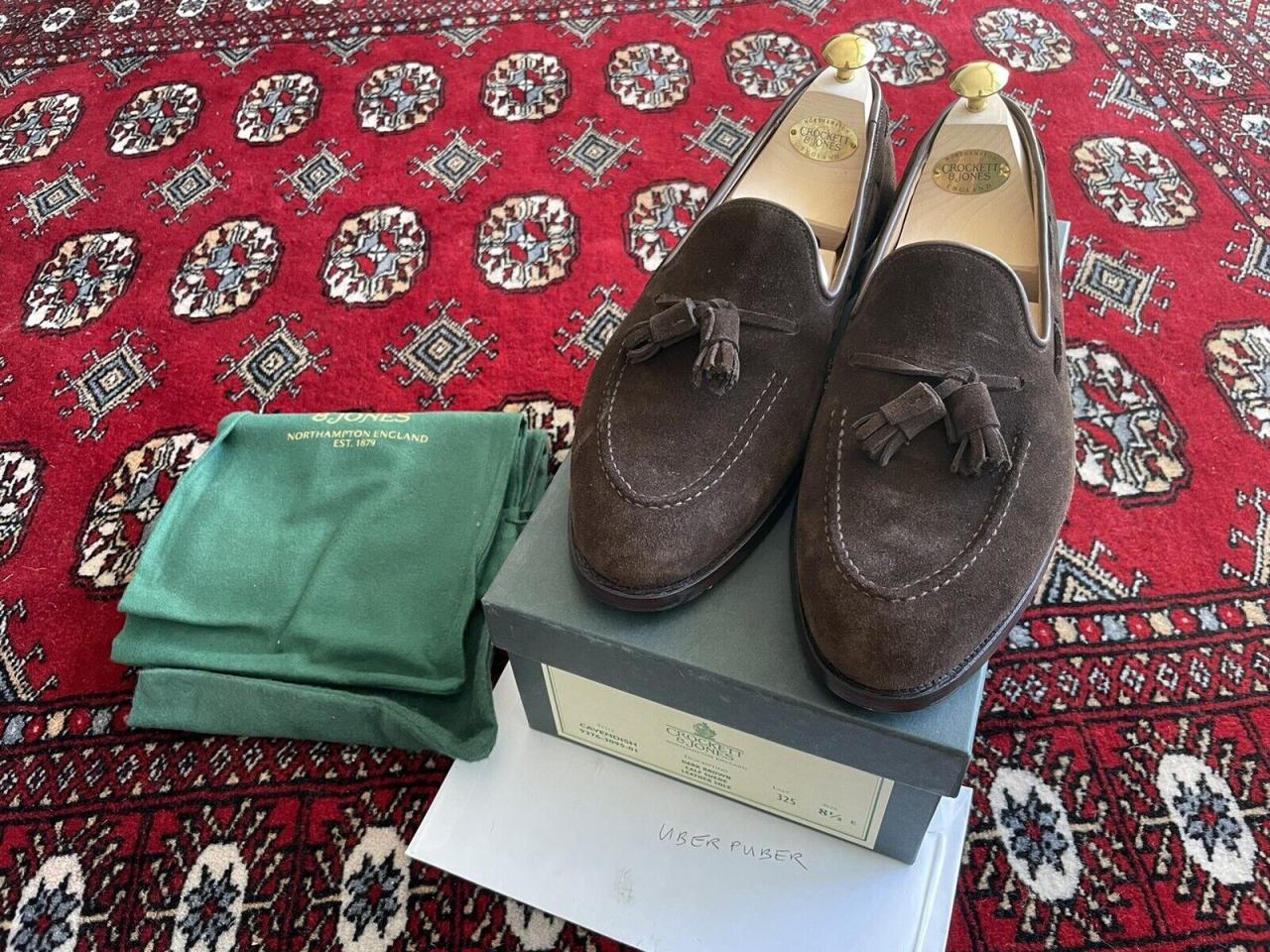 Keanggunan klasik tercermin dalam Crockett & Jones Cavendish Loafer menawan